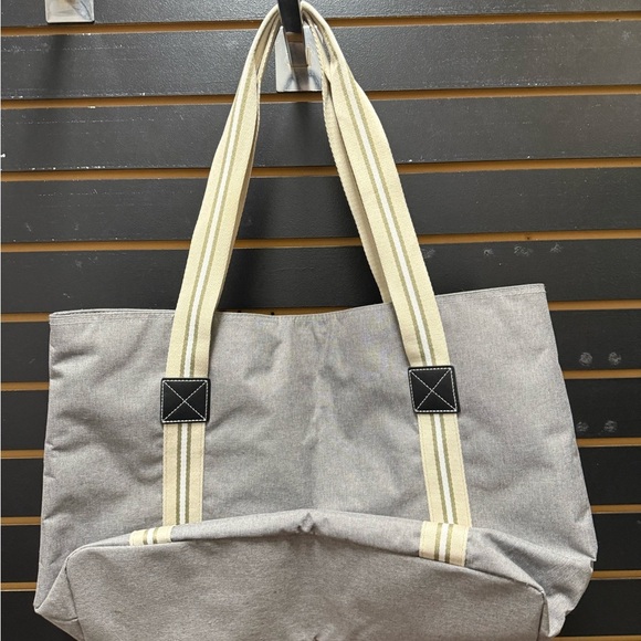 New Brooke & Jess Dog Mom Gray Tessa Tote Bag - Picture 2 of 3